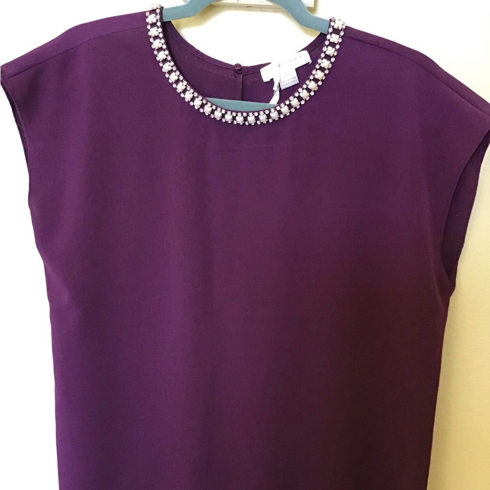 Sleeveless blouse with decorative beats.